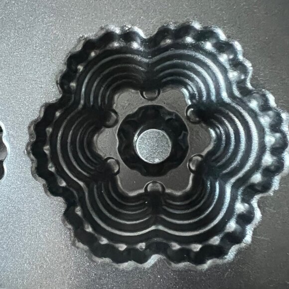 Set of 2 Nordic Ware Cast Aluminum Mini Bundt Cake, Muffin Pans - Unused - Picture 4 of 15